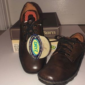 BRAND NEW Born leather tie loafers sz 7